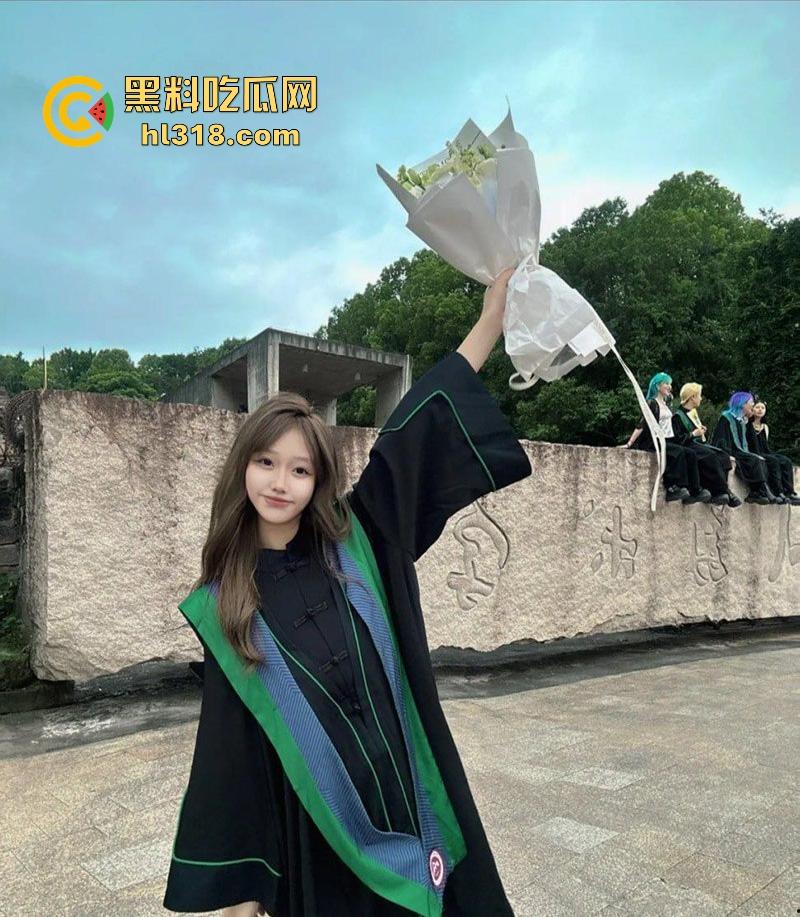 四川美术学院【苏筱】性爱视频流出,高颜值女大多种情趣内衣,大秀诱人胴体,撸点极高!-4