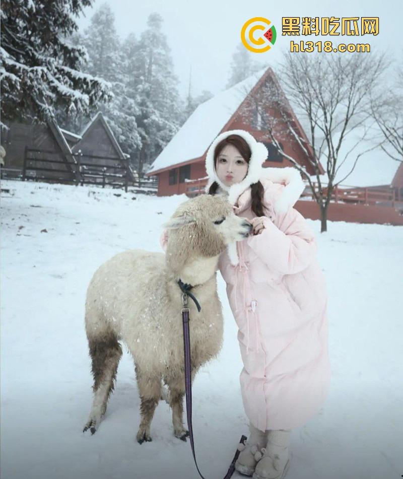 四川美术学院【苏筱】性爱视频流出,高颜值女大多种情趣内衣,大秀诱人胴体,撸点极高!-5