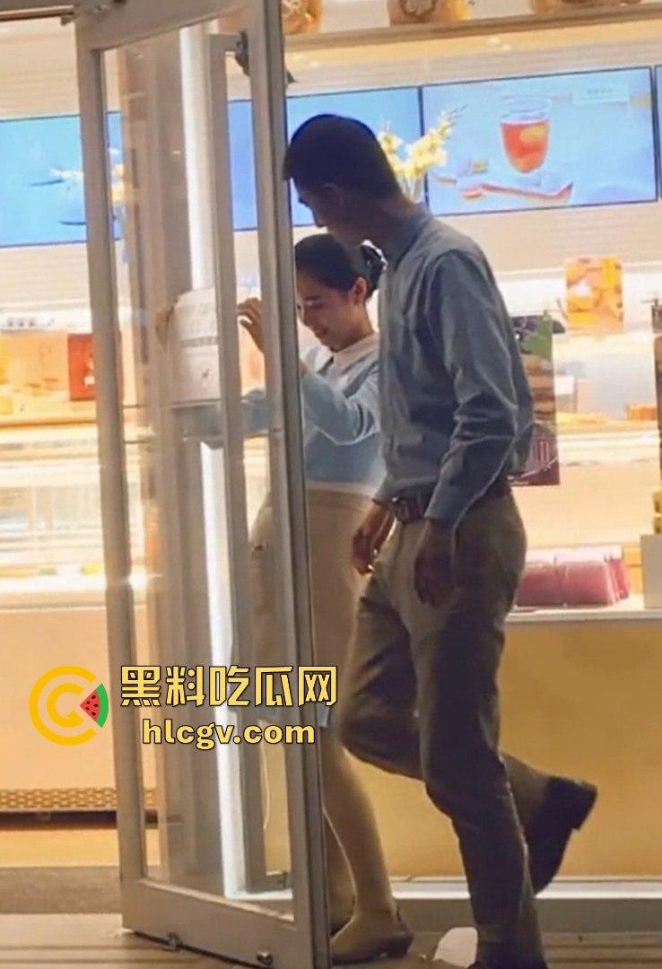 空姐都没这骚！好利来黑丝小姐姐被玩疯了！工装直接干成情趣服，肉丝长腿一顿爆操，想想都上头！-12