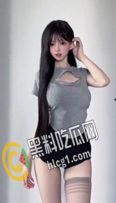 抖音140w粉丝网红小马漫漫，风骚御姐黑丝包臀裙渔网袜 乳沟露出土豪定制 劲爆热舞大尺度视频流出-4