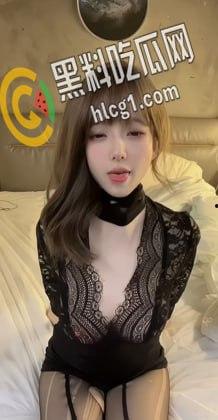 抖音140w粉丝网红小马漫漫，风骚御姐黑丝包臀裙渔网袜 乳沟露出土豪定制 劲爆热舞大尺度视频流出-11