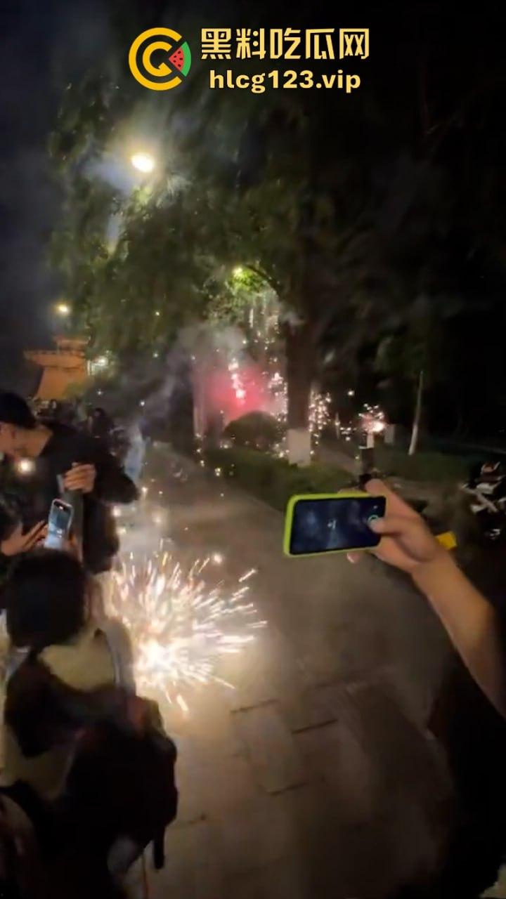 欠收拾！鬼火少年济南闹市区炸街 飙车放火 大街蹦迪 人还是不能吃得太饱！-2