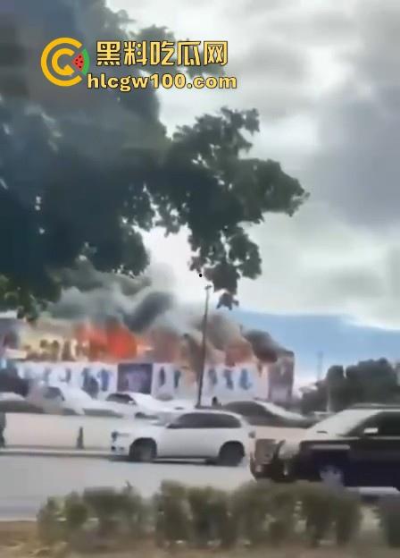 墨西哥 锡那罗亚州突发火灾，现场堪称恐怖末日快速摧毁房屋 极具吓人！-4