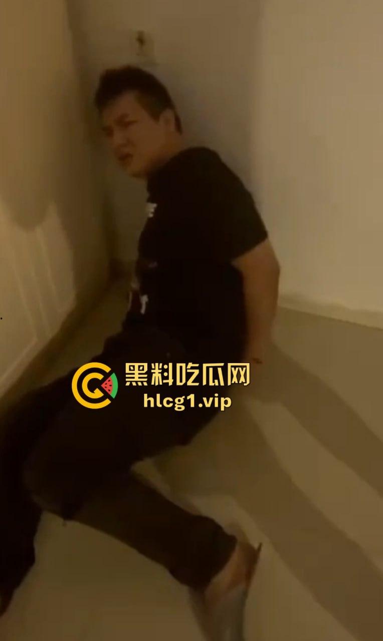缅北猪仔逃跑未果,遭电棍狂电视频曝光,痛苦嚎叫撕心裂肺!-7
