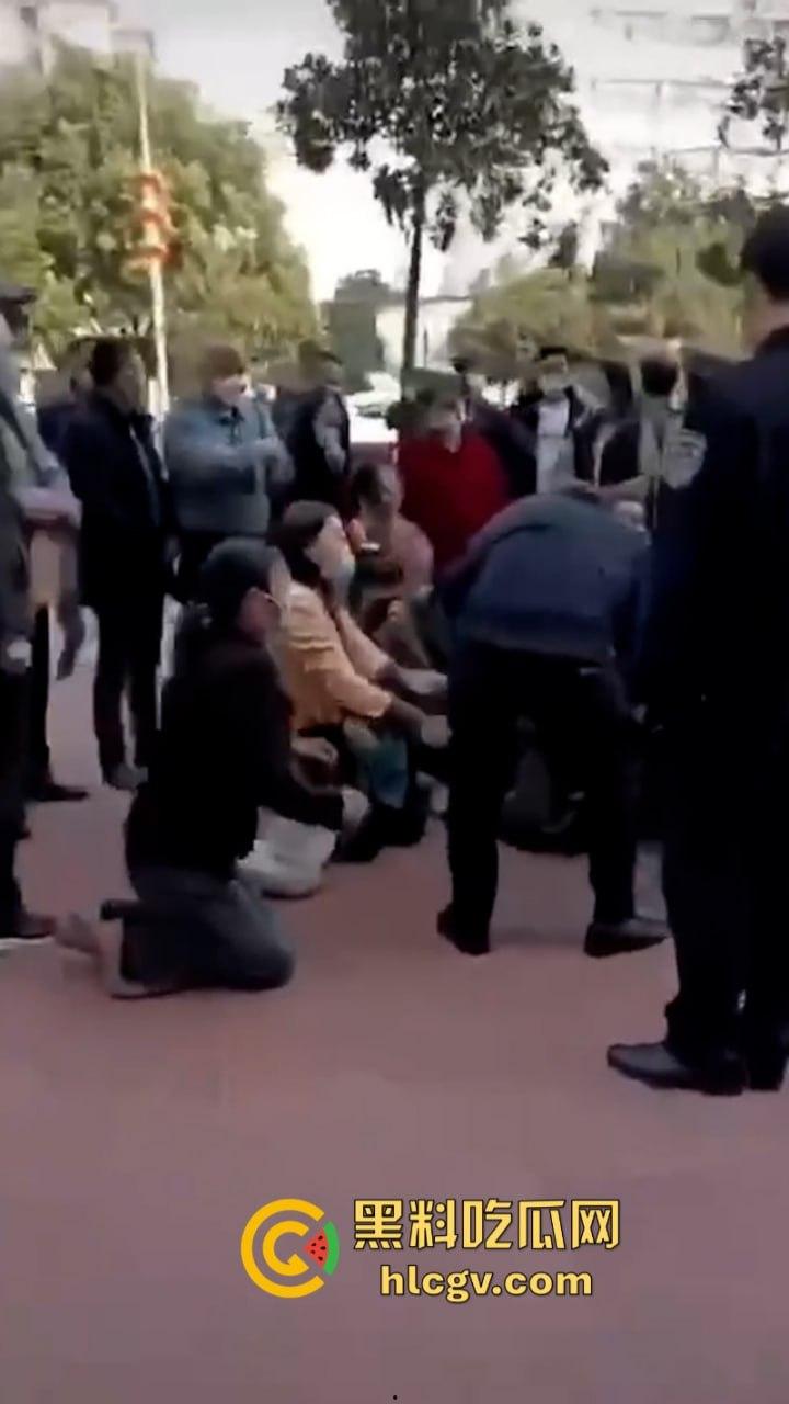 河南固始县农行数亿存款不翼而飞 储户组团大闹银行 真实原因曝光-3