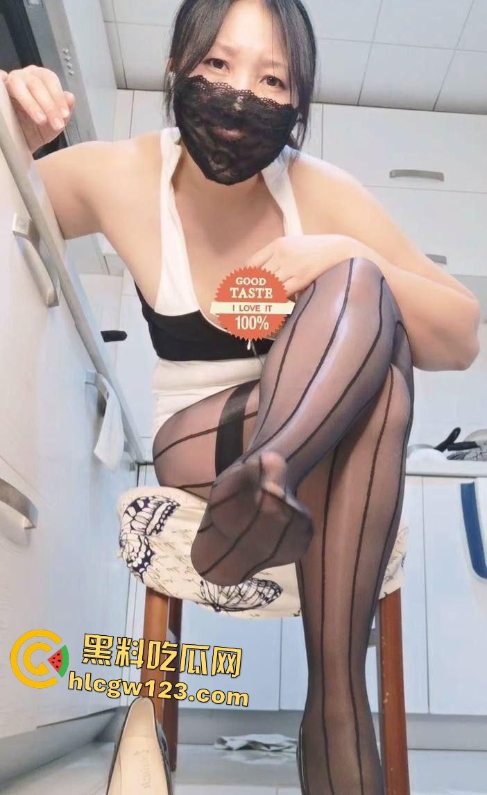 【桃仙小妖精】网红母狗在儿子写作业身后偷偷自慰,废物儿子给机会都没发觉动静!-2