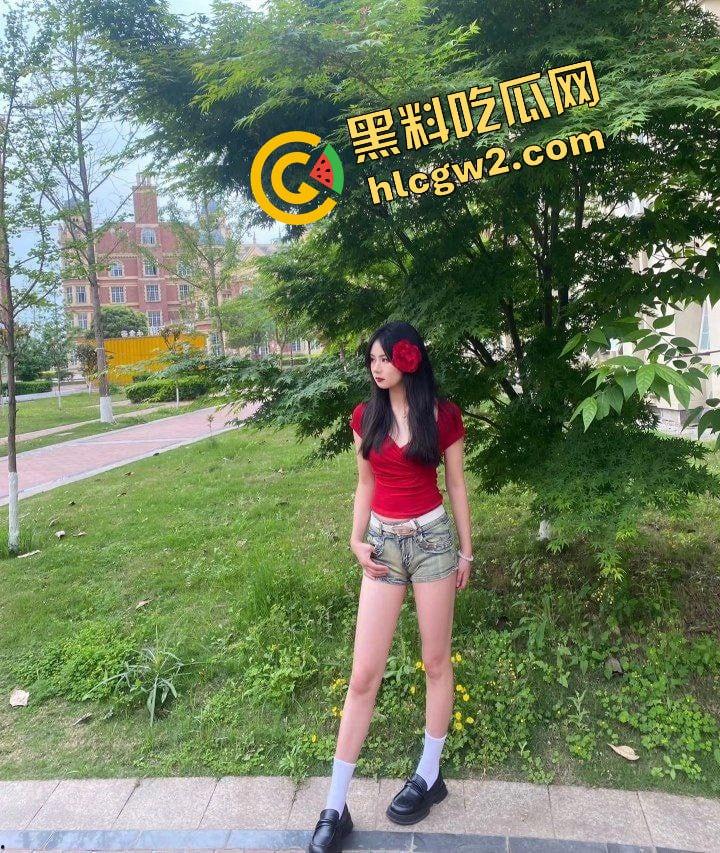 四川文化传媒大专反差女大『林林』与男闺蜜一起玩3P 双洞齐插淫荡至极！独家曝光流出！-4