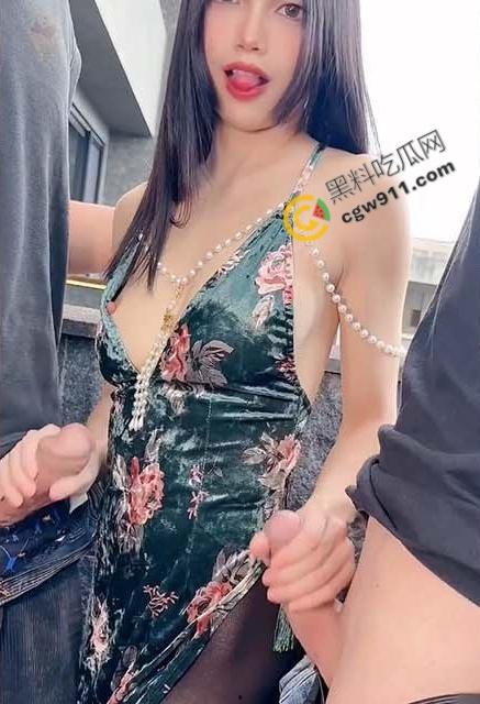 狂野大奶校花被淫荡摄影师诱惑，单男们疯狂失控，现场瞬间变成多人肉宴，极尽淫荡！-4