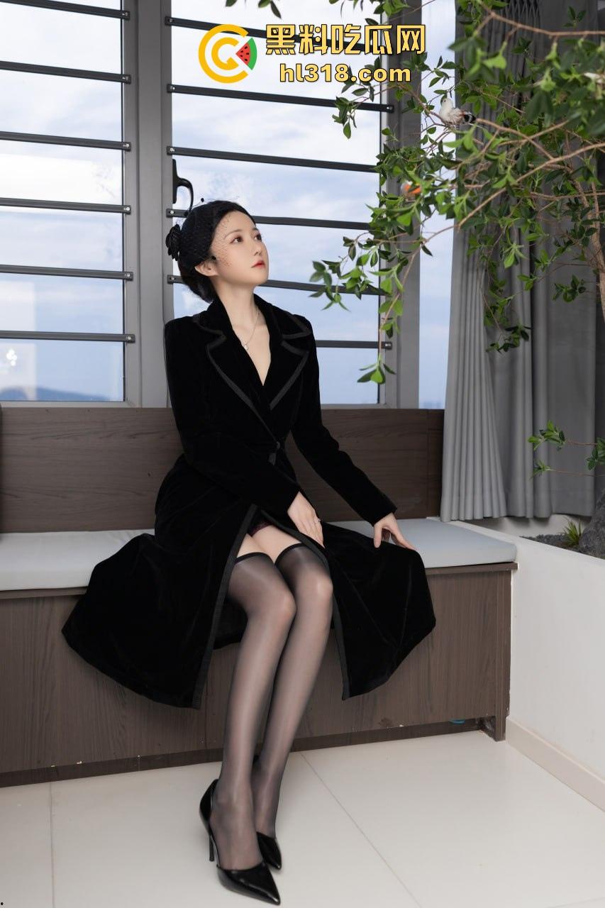 巨乳学生妹大尺度露奶视频流出，反差母狗各种场所当众露出，大奶骚穴位一览无遗真是无比的刺激！-1