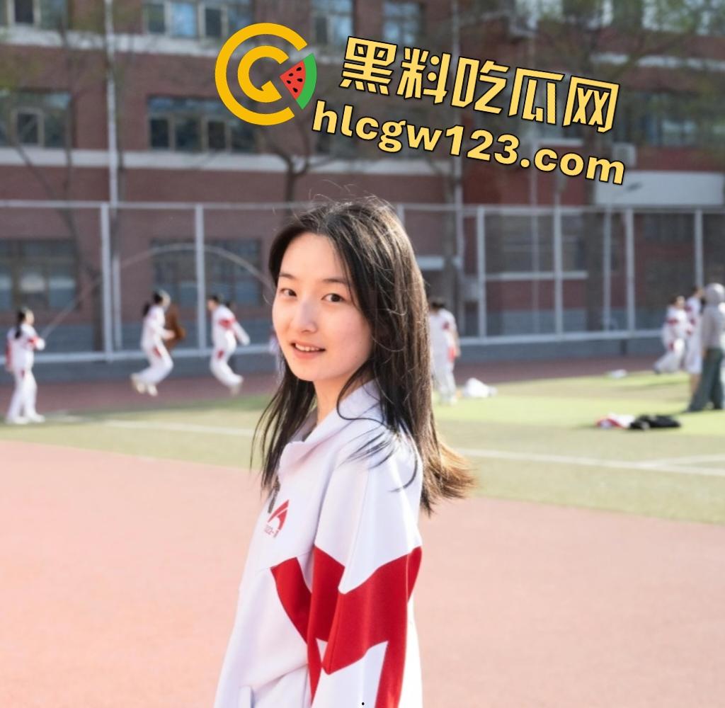 郑州中学【柯晗星】不雅视频曝光，被保安威胁性侵十多次，事后和男友分手爱上保安大鸡巴！-1