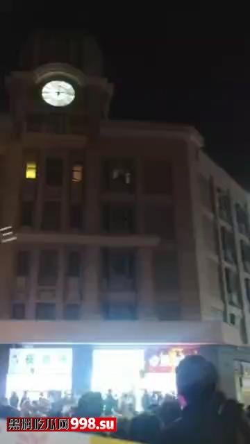 城会玩!小情侣跨年夜亲热,没想到成为直播现场-2