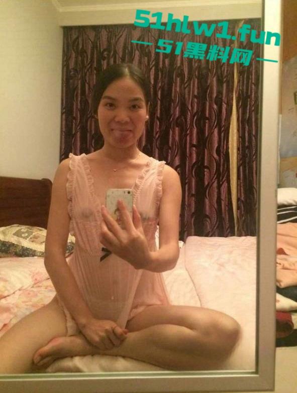 重庆反差熟女人妻【李沐嵘】与炮友的大量裸照流出,平日里贤妻良母私底下非常淫荡。-15