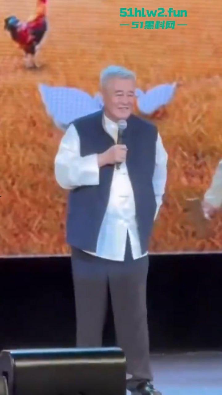 赵本山全球巡回演出在纽约开启第1站，场面宏大人流爆满果然是喜剧之父这影响力杠杠的。-1