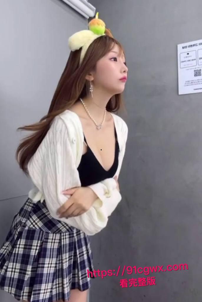 韩国OnlyFans女王Lovechuu私生活大崩盘:金主狗链口塞玩命调教,多姿势户外爆操视频外泄,骚劲儿满屏喷!-4