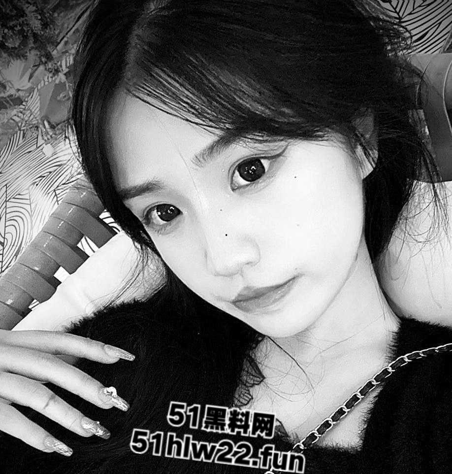 江西纹身小太妹【李妍】被社会大哥带去宾馆一顿输出，黑丝白丝混合穿搭年轻就是无极限。-7