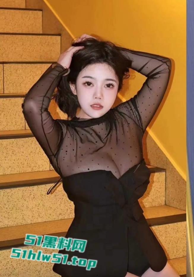 海角社区绿毛龟调教高颜值淫妻，华伦天奴少妇沦为反差骚货淫语骚话满天飞！-4