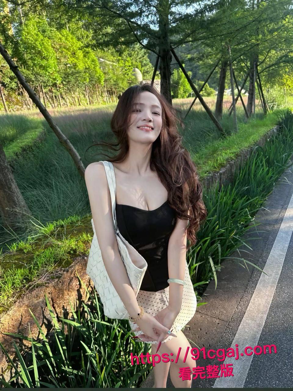 太原理工大学李雪影分手后饥渴难耐！Soul上钓男人酒店开房，大鸡巴狂捅骚穴多姿势喷汁，偷拍视频全网流传成女神耻辱记！-9