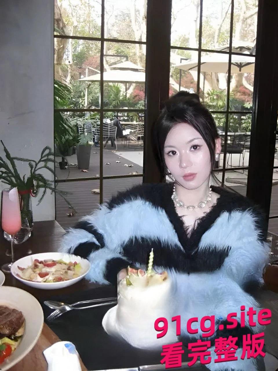 01年高颜值模特蒯欣欣不雅视频泄露，清纯外表藏惊人反差-1