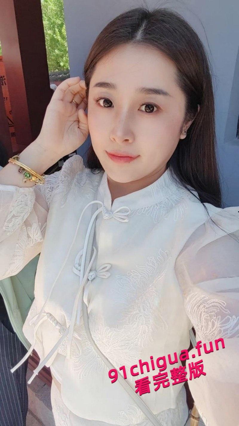 黑龙江伊春36岁化学老师【王玉萍】性欲奇强母狗,出轨老公同事酒店约炮被操出一身汗!-1