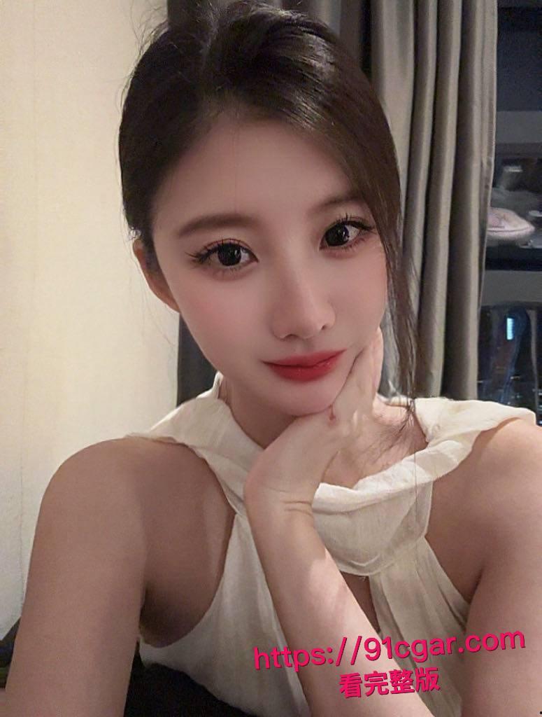 MERIOL_CHAN 卧室独守空房彻底放飞！新加坡甜美女神私下抠到喷水高潮连连，奶子晃得人当场射屏！-6