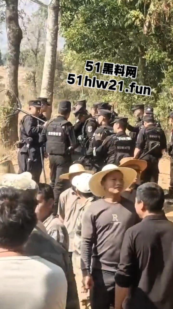 云南保山出租车司机遭乘客劫杀,凶手夺车而逃焚车自杀,嫌犯遗体被村民上山干活时发现。-2