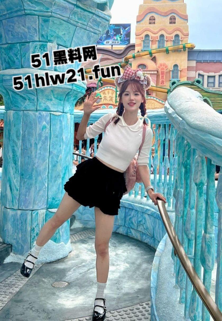 网约高颜值合肥女大【陆玲玲】聊天三句就上床送炮，黑肥松得像麻袋似还假装高潮。-2