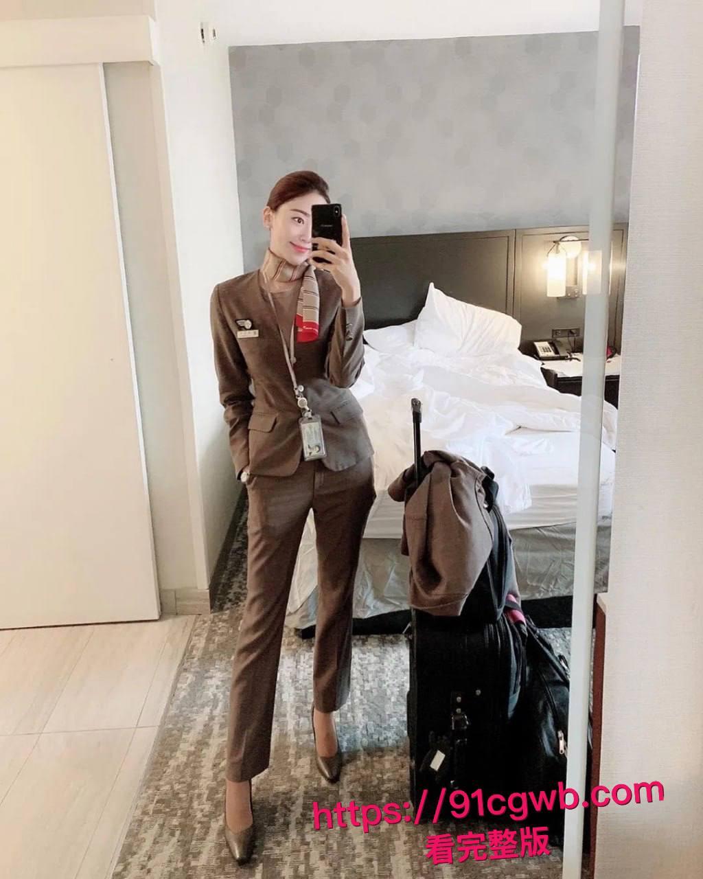 韩国校花空姐为钱跪舔富二代大鸡巴,湿吻缠绵口爆满嘴精液自拍视频泄露,真的是在钞能力面前超听话!-4