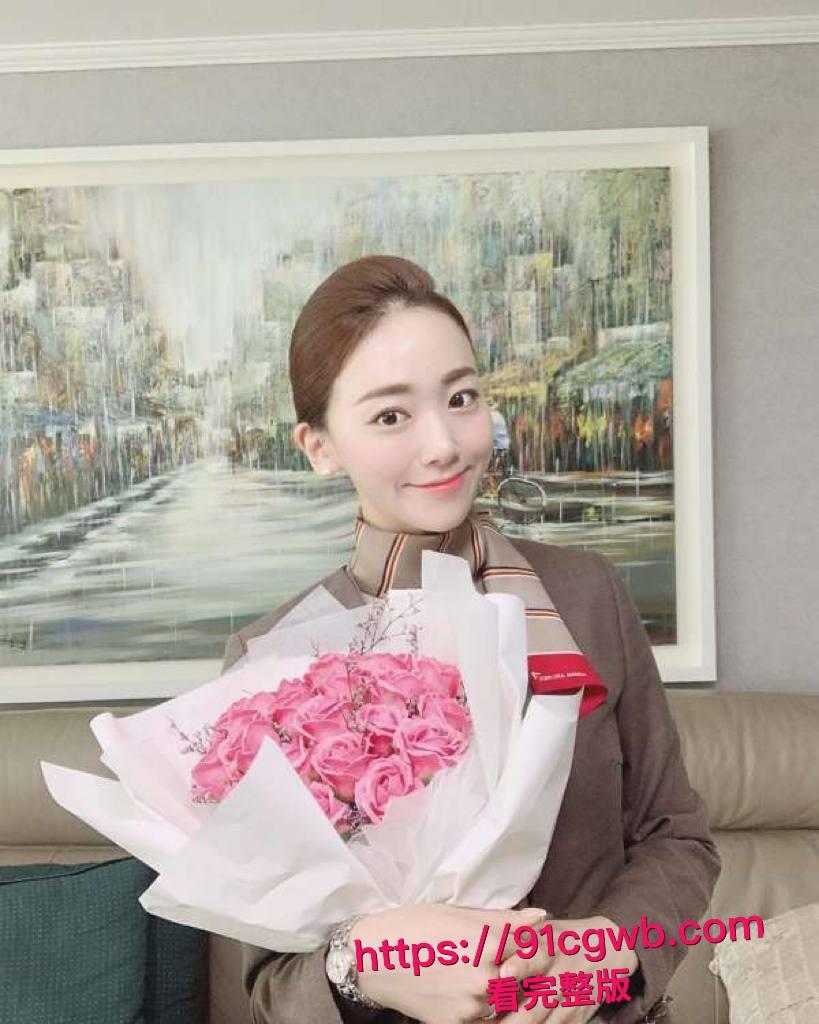 韩国校花空姐为钱跪舔富二代大鸡巴,湿吻缠绵口爆满嘴精液自拍视频泄露,真的是在钞能力面前超听话!-5