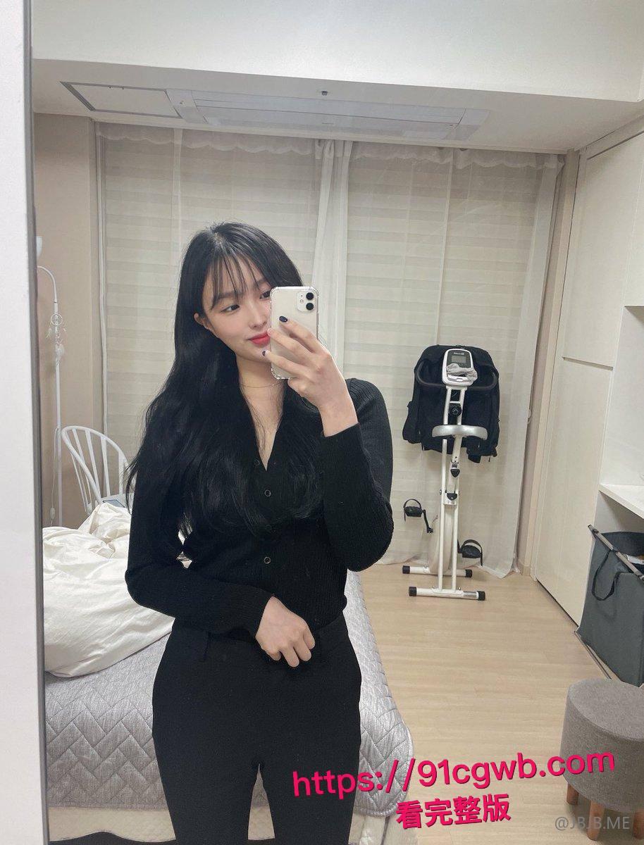 韩国校花空姐为钱跪舔富二代大鸡巴,湿吻缠绵口爆满嘴精液自拍视频泄露,真的是在钞能力面前超听话!-6