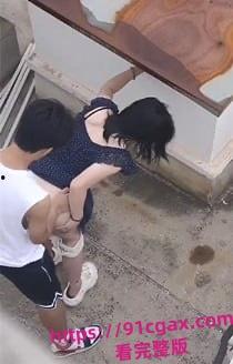 河北定州凤祥园天台情侣激情后入打野炮的瓜 太过于沉浸在抽插的快感中了-7