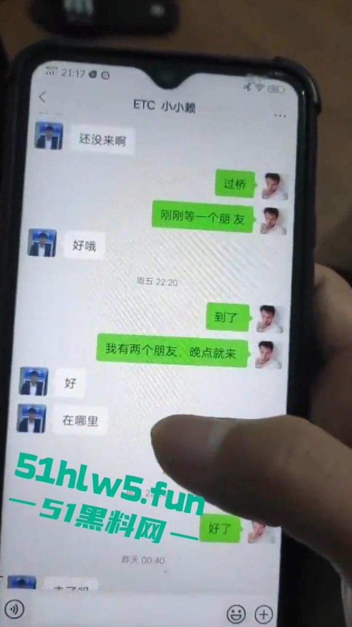 乱伦系列之丈母娘,变态女婿乱伦丈母娘趁老婆上班扒光岳母,扛腿抽插激情爆操,操的丈母娘不停浪叫。-8