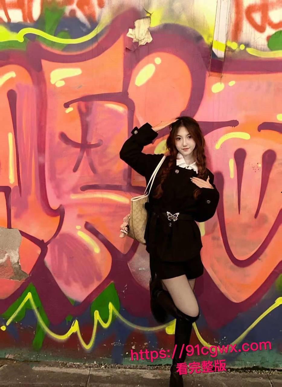 真实约炮！约了个漂亮又风骚的眼镜学生妹，极品炮架身材在床上真是让我爽翻天！-2