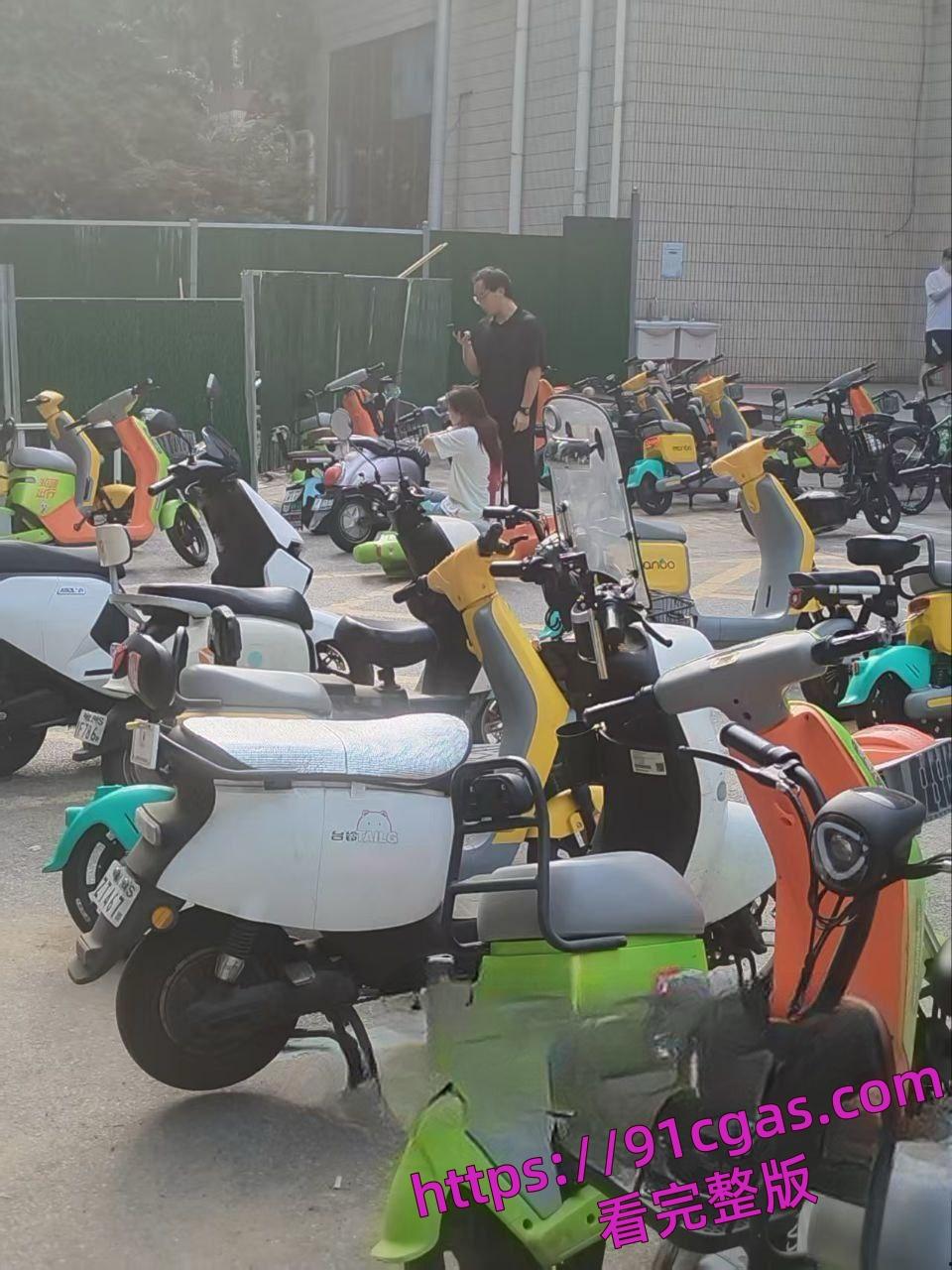 网传湖北武汉大学食堂发生随机斩人案，有多人受伤。-2