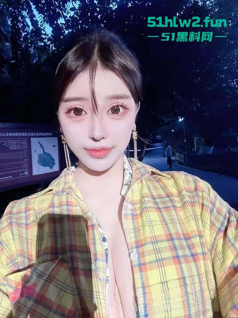 天津外国语大学校花【杨楠】不雅视频流出，极品尤物被金主用独特的操逼方式干到绝望全程呻吟不止。-7