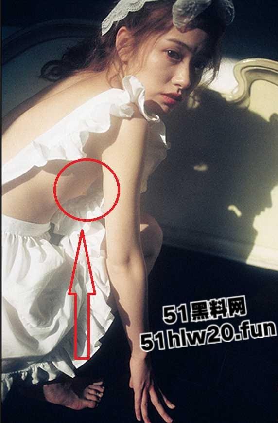 抖音260W粉丝的网红博主【百万个垃圾桶】未成名前拍摄的尺度写真合集流出，粉嫩三点清晰可见！-6