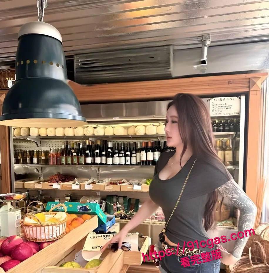 抖音网红下海遭偷拍!花臂纹身小姐姐尺度爆表,舌吻后入太劲爆-4