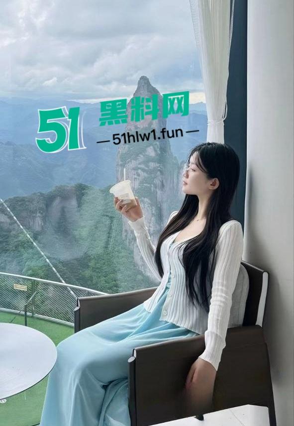 菏泽小红书博主【一颗小葡萄】私密视频流出,外表清纯带着两颗大雷和白虎嫩穴真是美到极致!-15