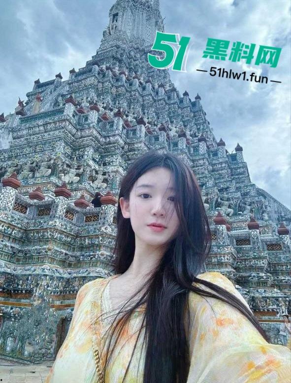 菏泽小红书博主【一颗小葡萄】私密视频流出,外表清纯带着两颗大雷和白虎嫩穴真是美到极致!-18