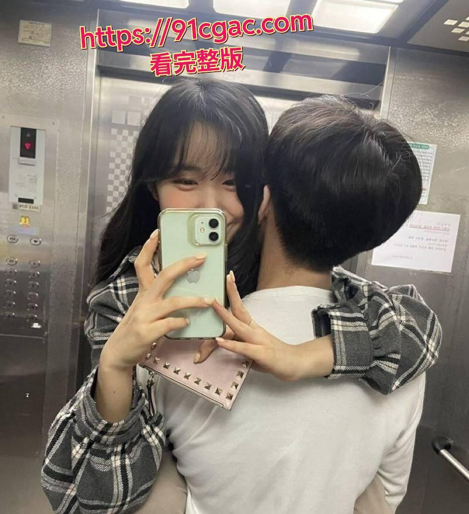 宝藏女孩携手对炮友韩国约炮之旅 一路上激情四射走到哪操到哪!!刺激!-1