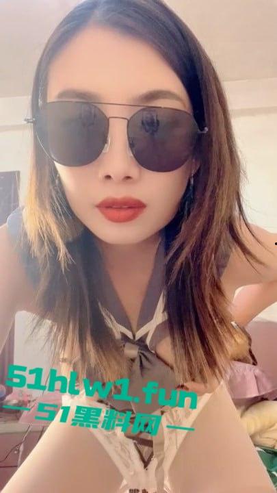 舞艺吧极品骚女【媚娘】开裆黑丝怼拍顶逼热舞,跪抖蜜臀阴户全开,母狗属性大爆发。-7