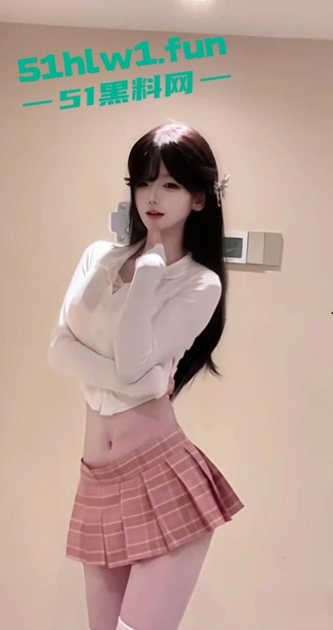 抖音85w粉萝莉女网红【疯狂星cheese】单身纯爱人设遭粉丝揭穿，私下约会男网红怀孕流产性爱视频被曝。-2