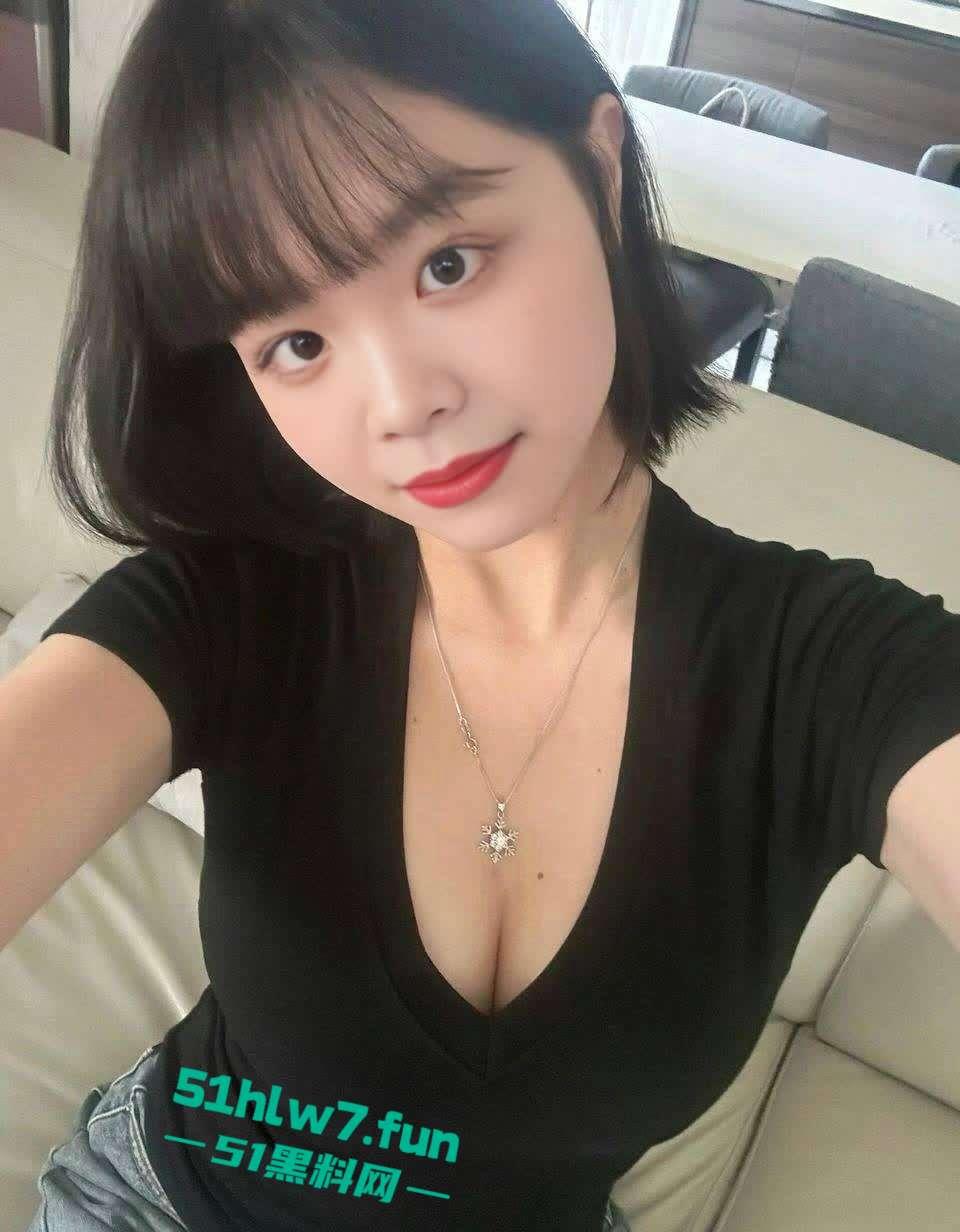 中国社会科学院研究生【杜若凝】裸聊约炮，男友怒爆骚货性瘾视频，饥渴身体含屌求操！-2