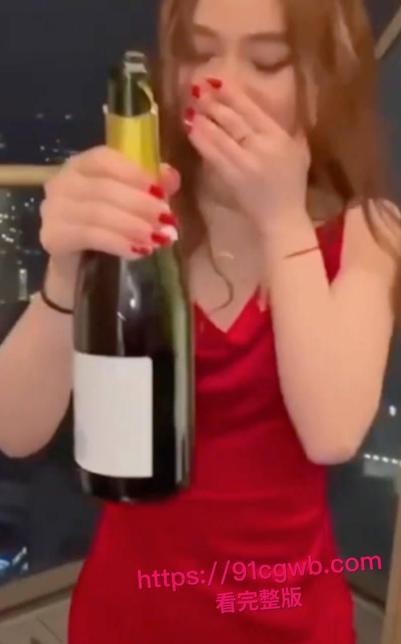 上海美术学院留学生卢美婷海外媚洋，白人洋爹 对她疼爱是菊花开，街头翘臀求白人爆插！-10