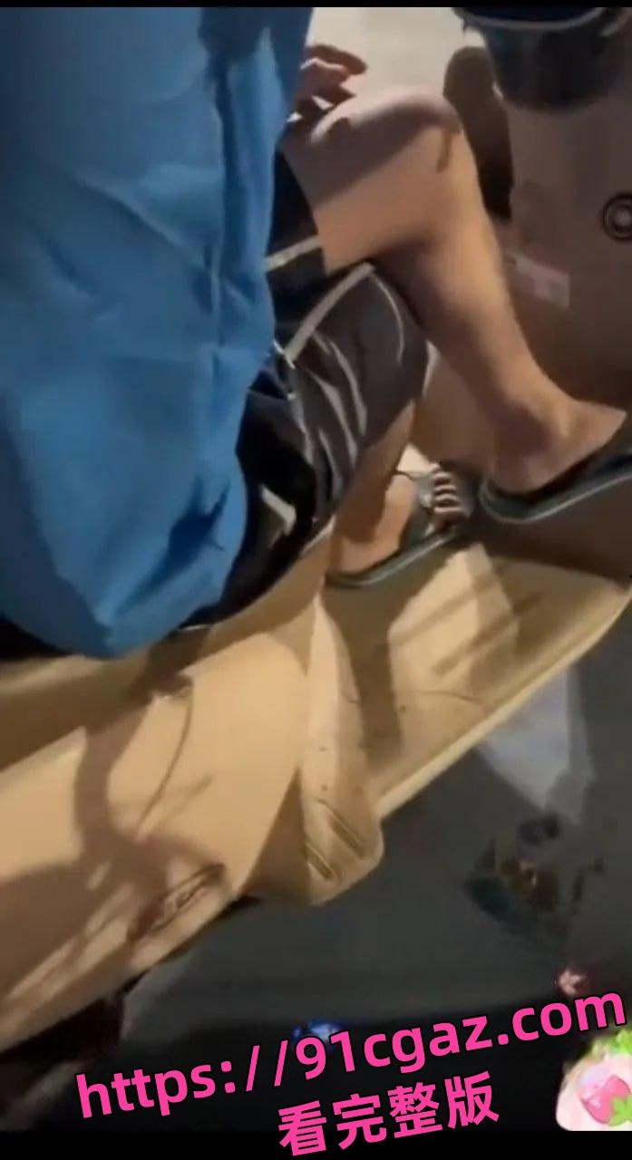 街边性福的饿了么小哥被长腿御姐勾引，酒店“送外卖”被拿下！-7