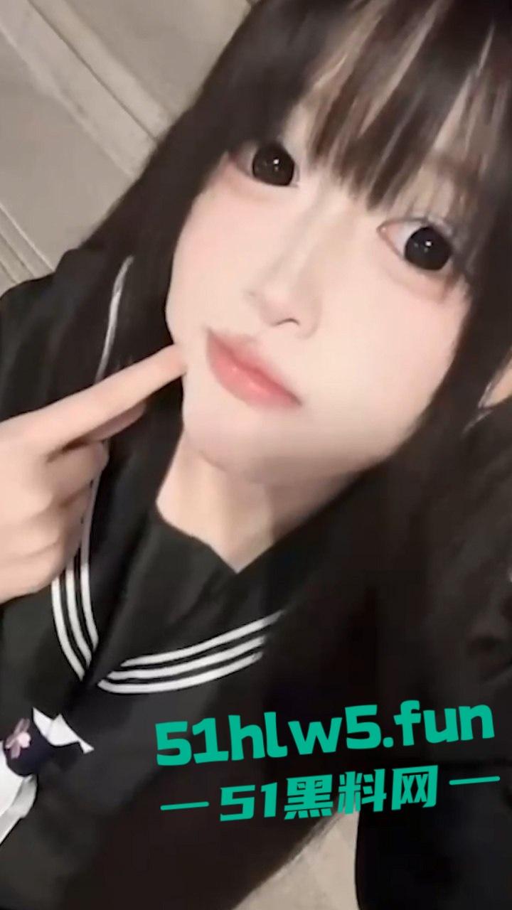 抖音20岁极品萝莉博主【不开森】真名叫【朱心蝶】前一秒直播求粉丝爸爸的礼物打赏，下一秒就远程金主裸聊！-9