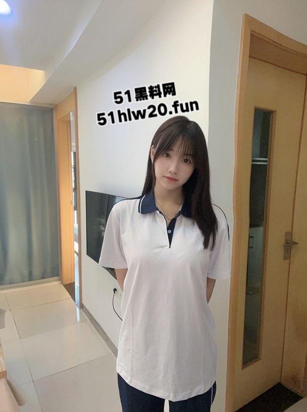 小伙酒店双飞蜜桃臀黑丝少妇3p大乱斗差点把床干翻，肉便器们双洞大开，嗷嗷待哺等大鸡巴充盈！-12