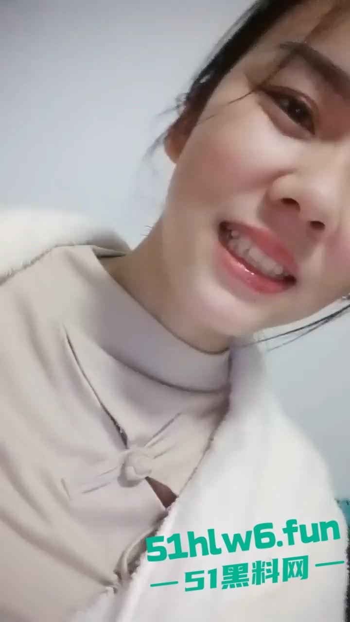 伦乱系列之小姨子，搞擦边赚钱的小姨子为了流量主动爬床亲姐夫乱伦滥交。-2