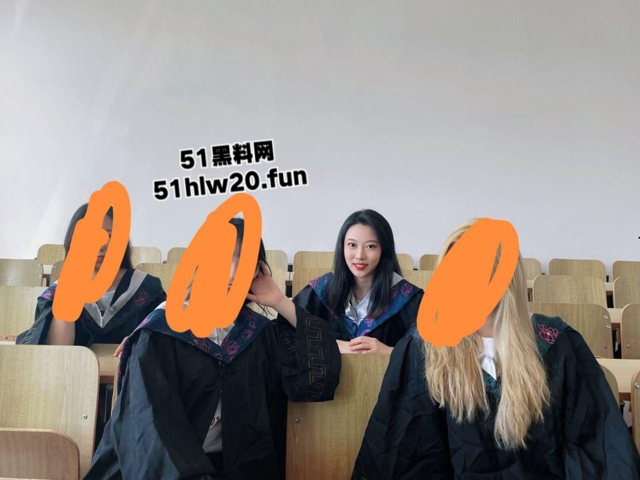 英国知名杜伦大学，富家千金硕士生【李颖】不雅视频流出，娇嫩身材被暴力抽插淫叫声不断。-7