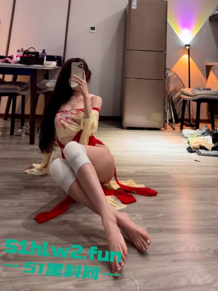 抖音百万粉尤物女神【黎允熙baby】颜值高身材诱人,细腰长腿翘臀性感微密圈付费福利免费看。-3