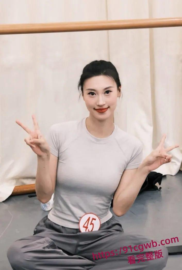 中国东方演艺集团舞蹈演员私密性爱视频，尺度大开附生活照-1